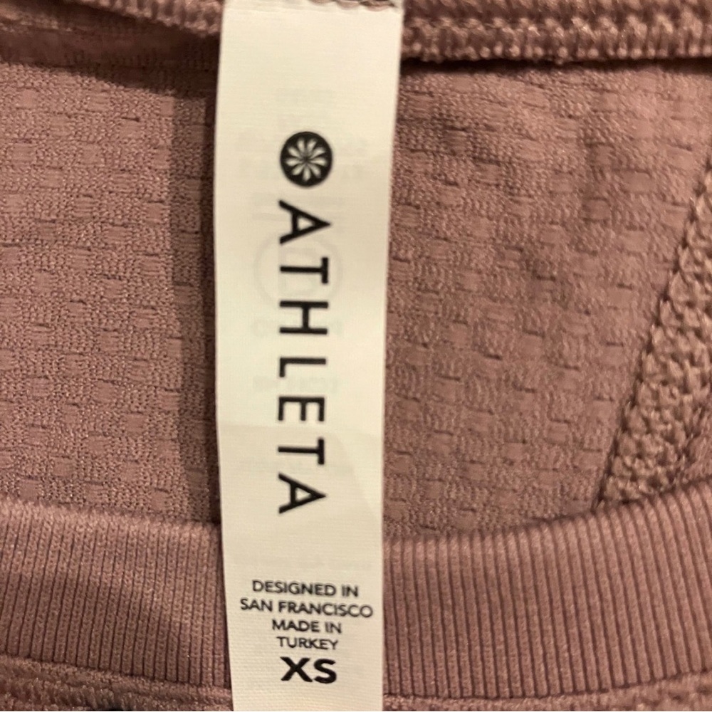 Women’s Athleta Mauve Short Sleeve Workout Top XS - Picture 3 of 3